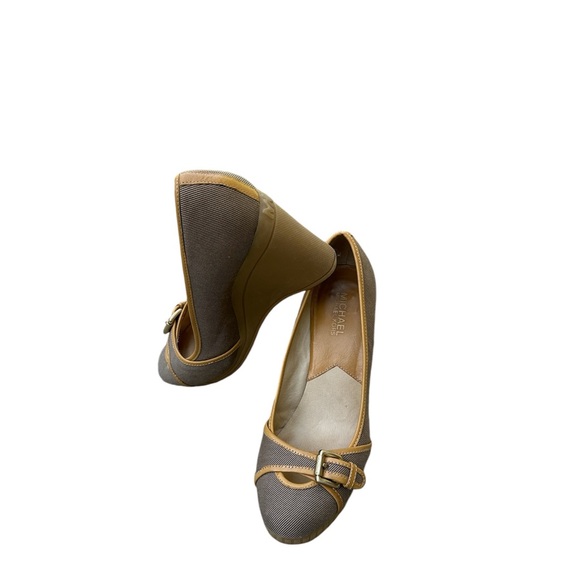 Vintage Michael Kors Reese canvas wedges, round toe with buckle. - Picture 5 of 6